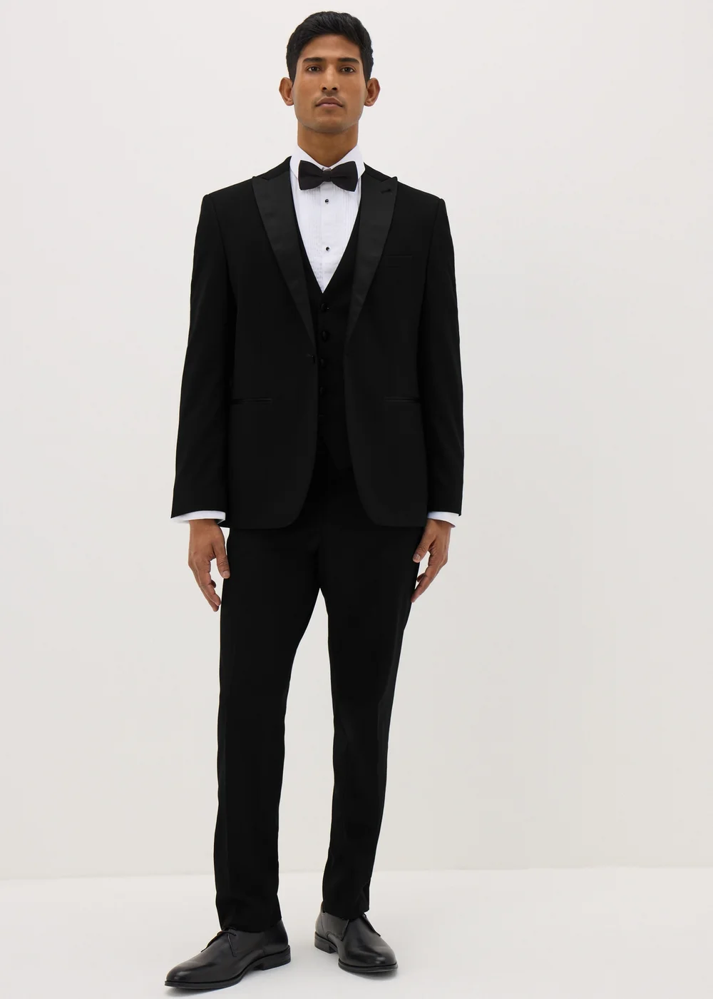 Taylor & Wright White Regular Fit Shirt & Bow Tie Set - 18 Collar Image 2