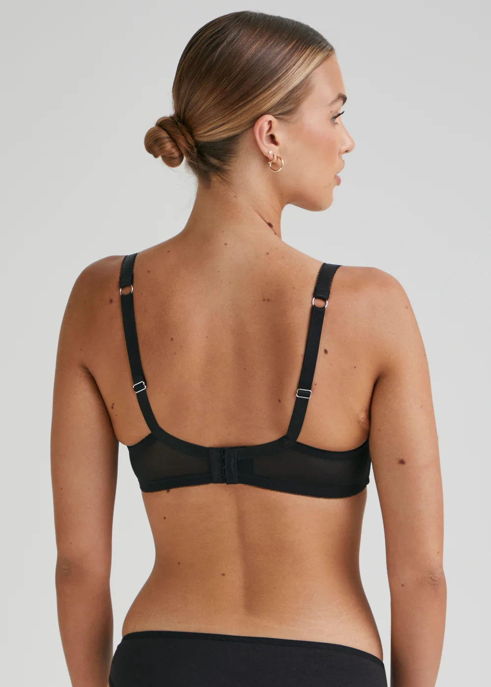DD+ Black Padded Lace Trim Bra - 32DD Image 2