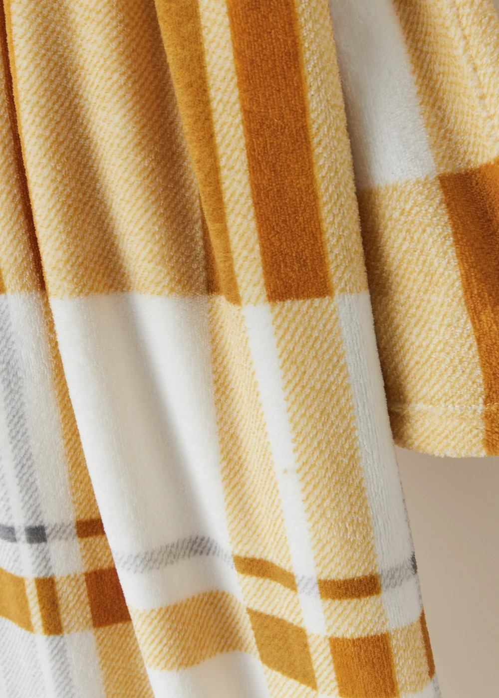 Yellow Check Fleece Throw Blanket (130cm x 150cm) Image 2