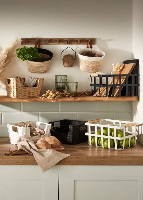 Black Woven Basket (25cm x 25cm x 15cm) Image 3