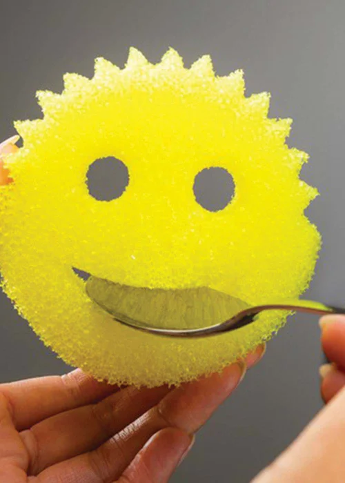 Scrub Daddy Original Cleaning Sponge Image 4