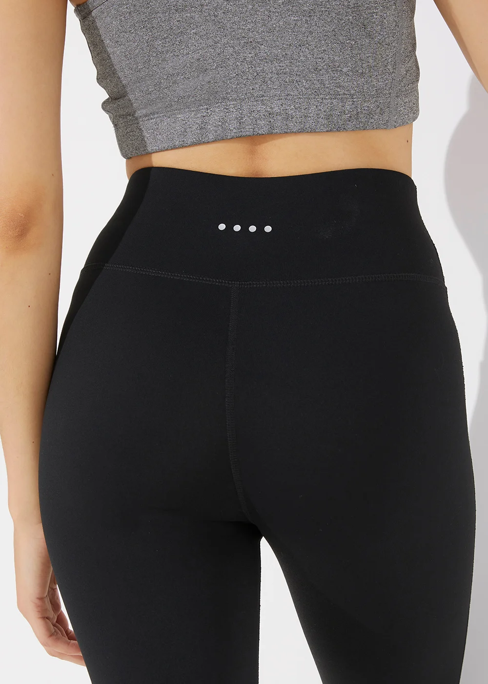 Souluxe Black Capri Sports Leggings - 8 Image 3