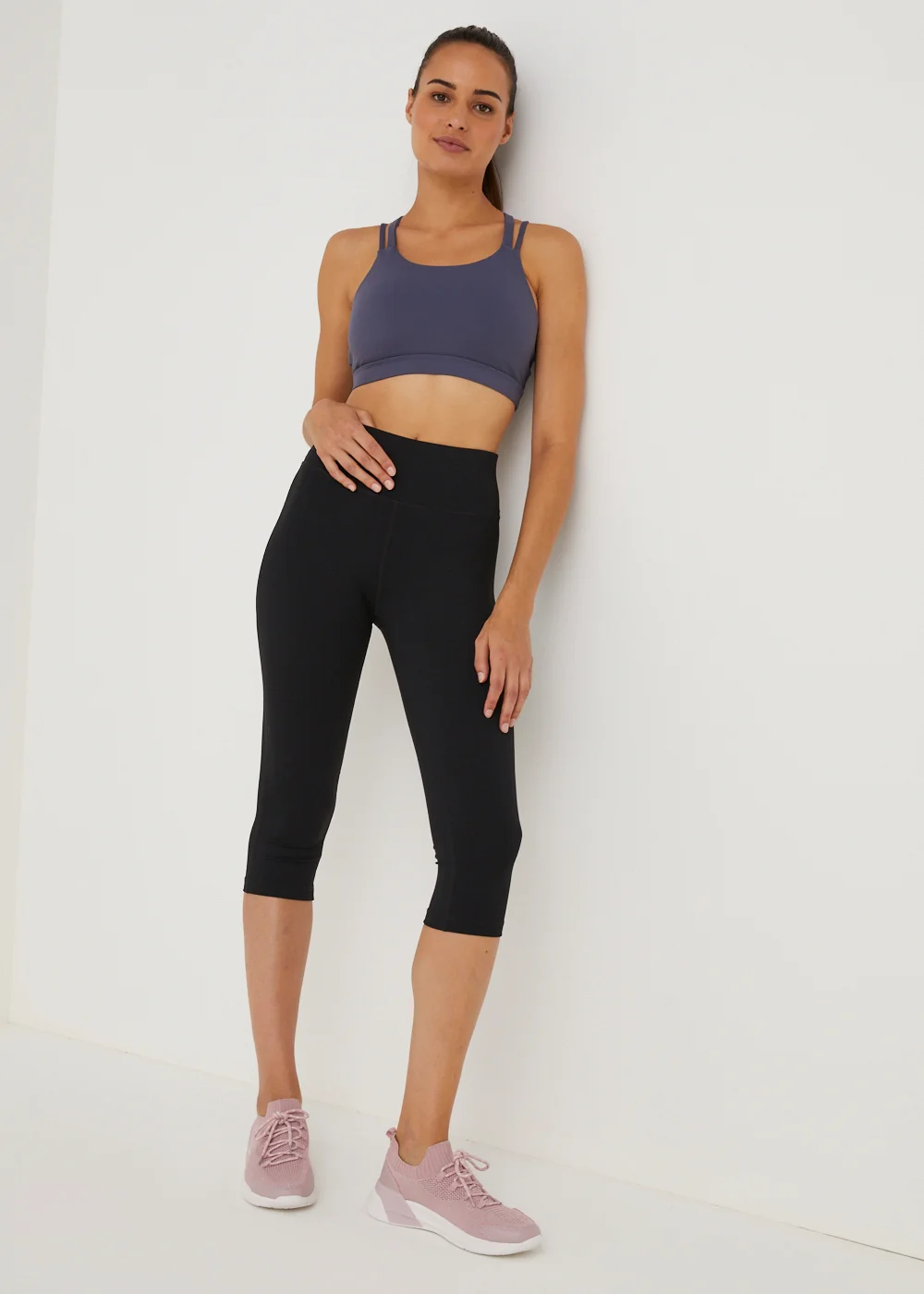 Souluxe Black Capri Sports Leggings - 8 Image 1