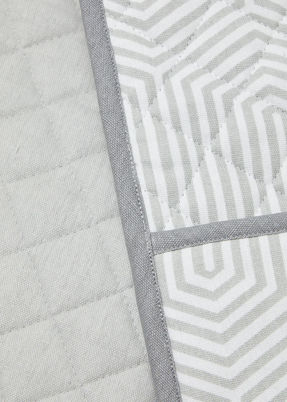 Grey Geometric Print Oven Gloves (92cm x 18cm) Image 2