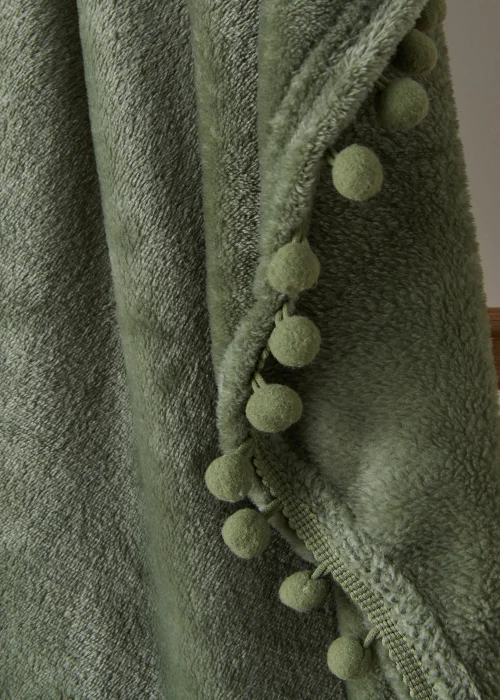 Green Pom Pom Fleece Throw (130cm x 150cm) Image 2