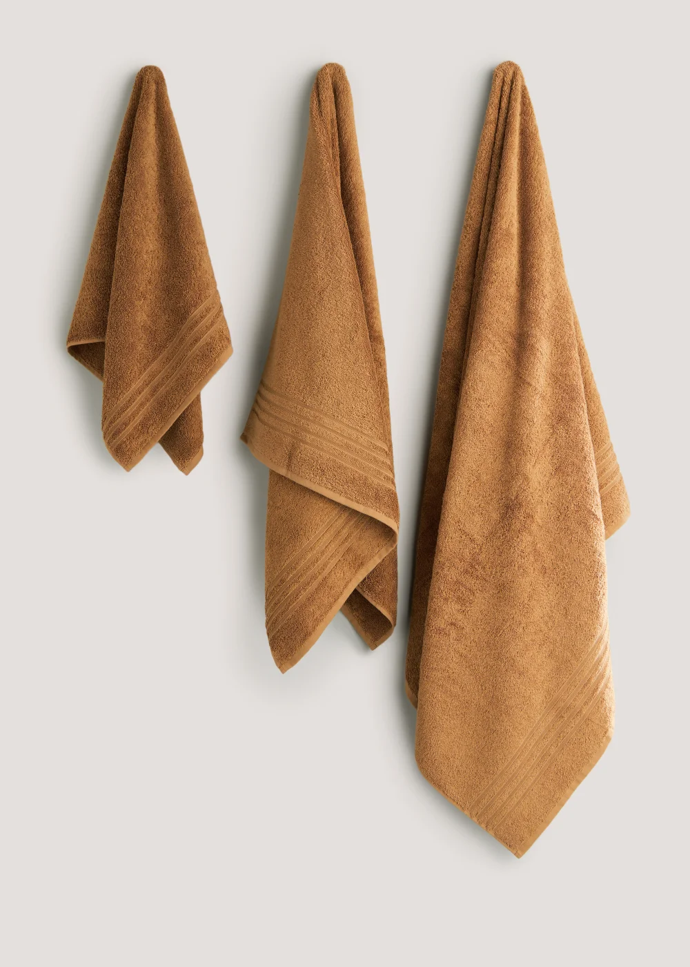 Gold 100% Egyptian Cotton Towels - Hand Towel Image 1