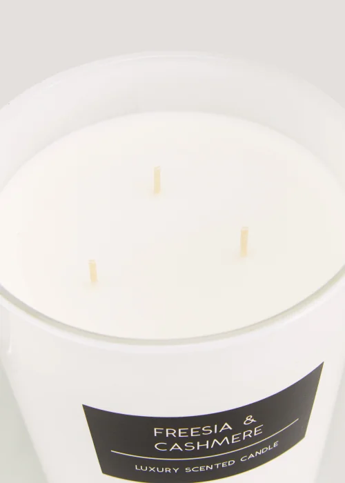 Freesia & Cashmere Luxury Scented Candle (16cm x 14cm) Image 2