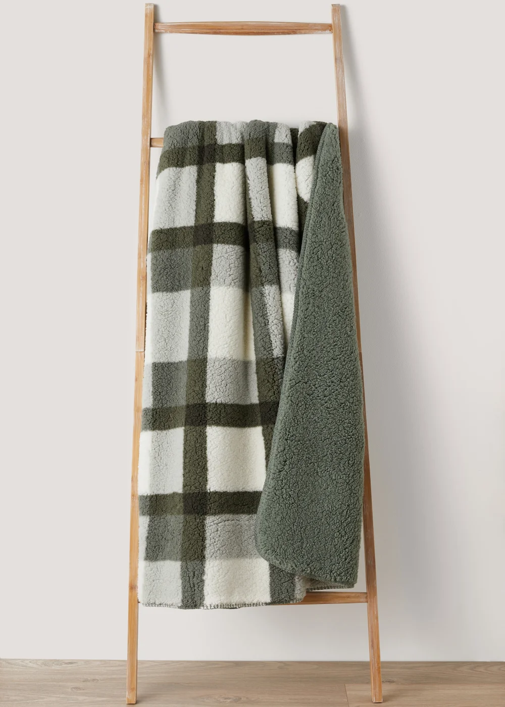 Green Check Sherpa Fleece Throw (150cm x 180cm) Image 1