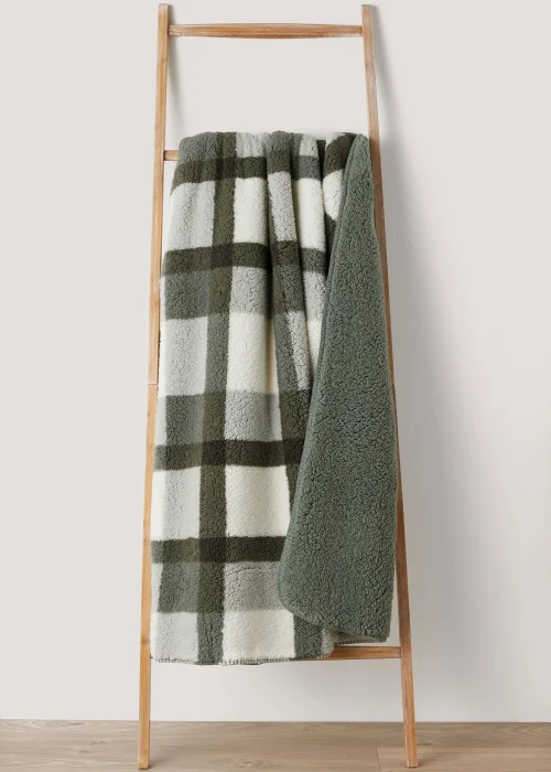 Green Check Sherpa Fleece Throw (150cm x 180cm) Image 1