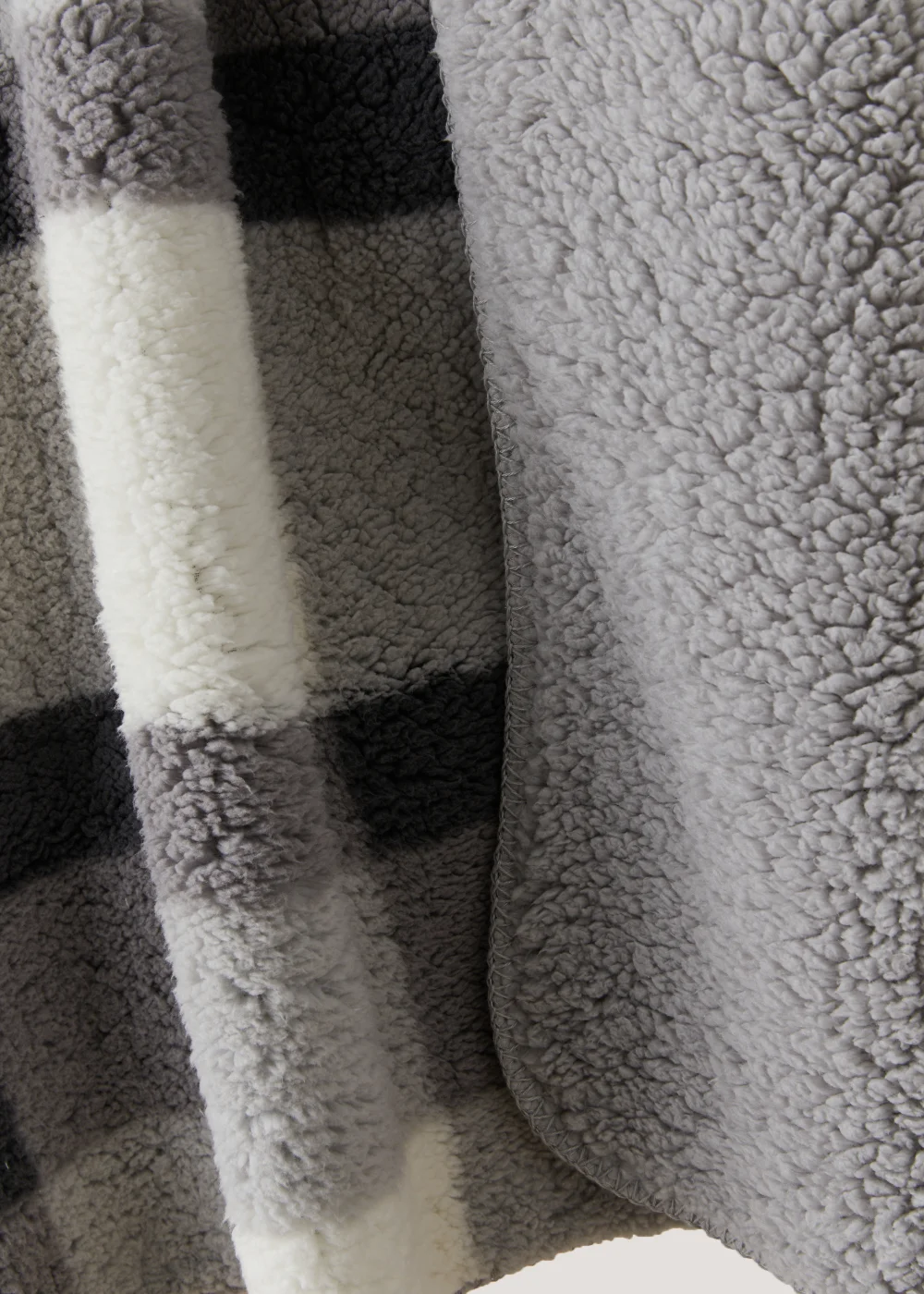 Grey Check Sherpa Fleece Throw (150cm x 180cm) Image 2