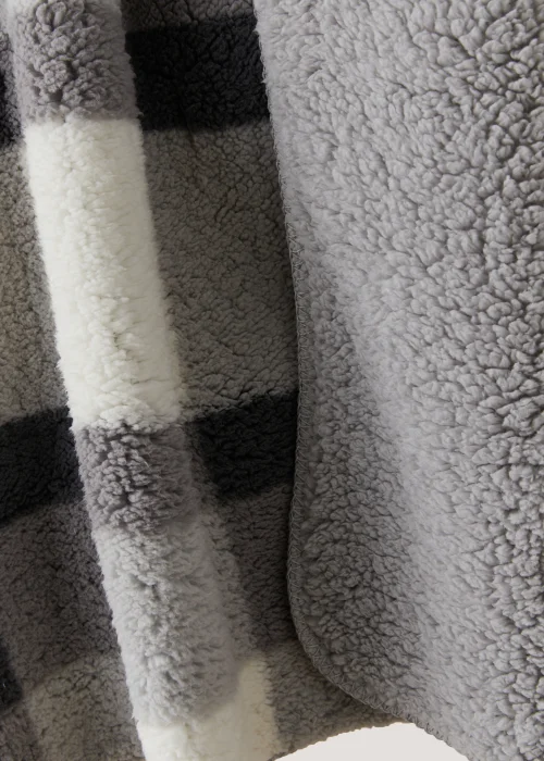 Grey Check Sherpa Fleece Throw (150cm x 180cm) Image 2