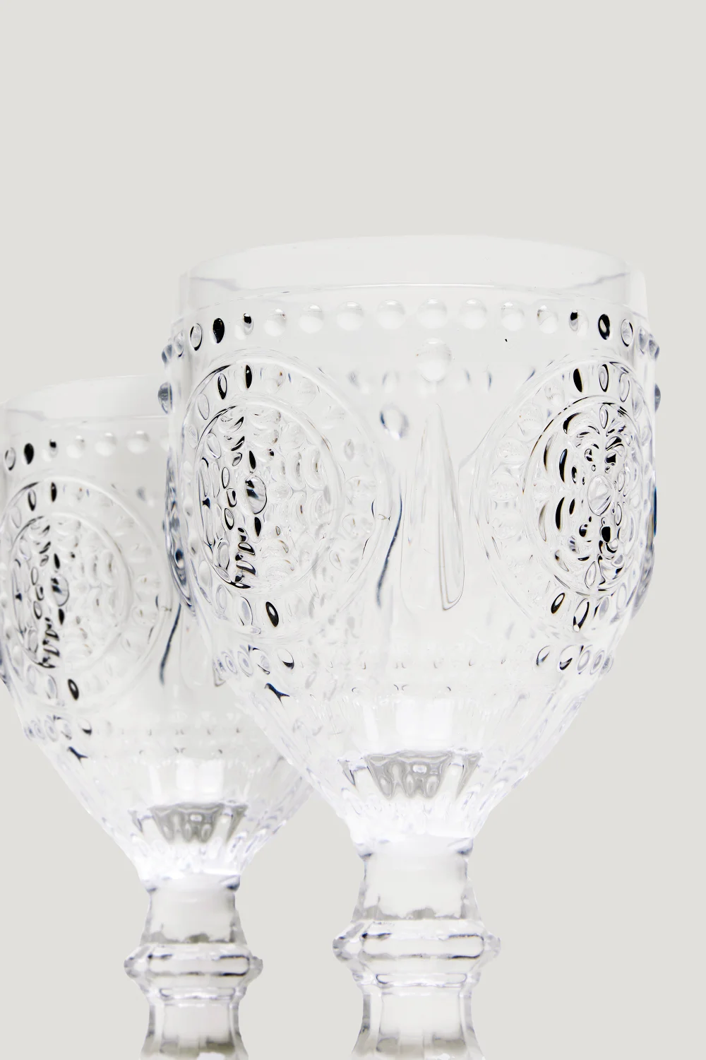 2 Pack Embossed Wine Glasses (16cm x 8.5cm) Image 2