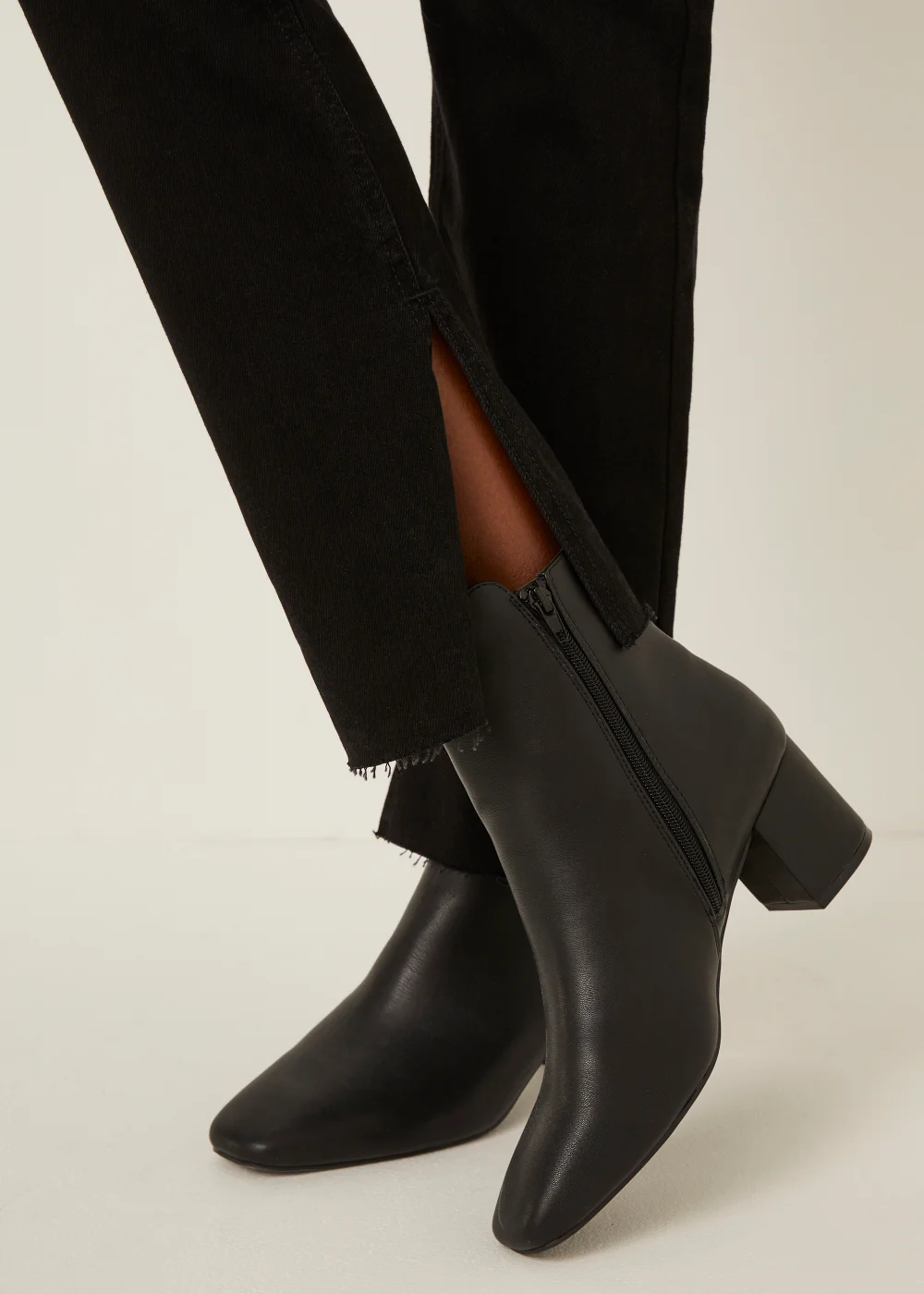 Black Split Hem Jeans - Size 8 Image 3