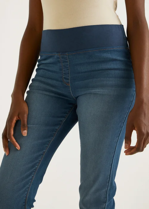 Maternity Jolie Dark Wash Under Bump Relaxed Skinny Jeans - Size 8 Image 3
