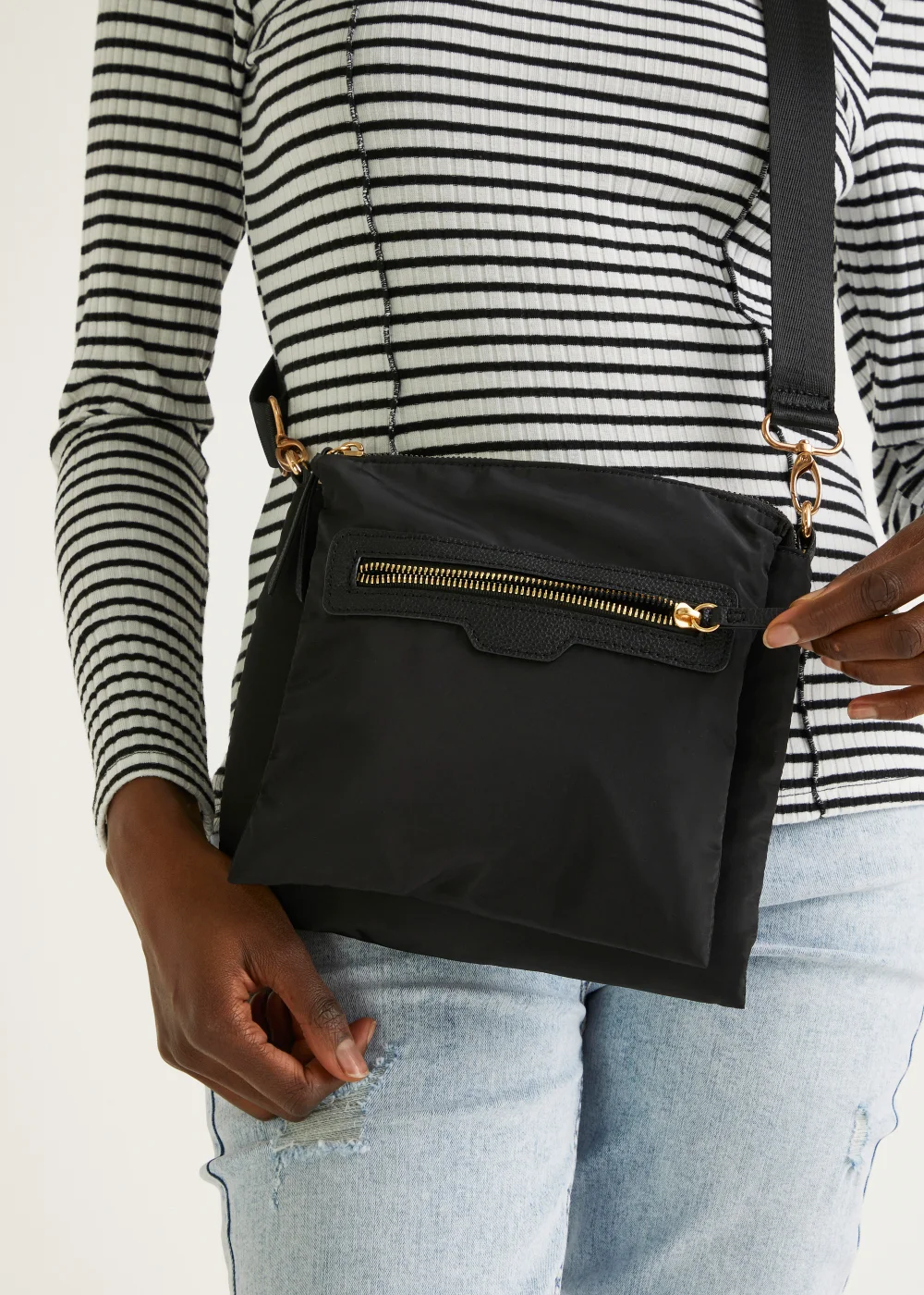 Black Nylon Messenger Crossbody Bag - One Size Image 3