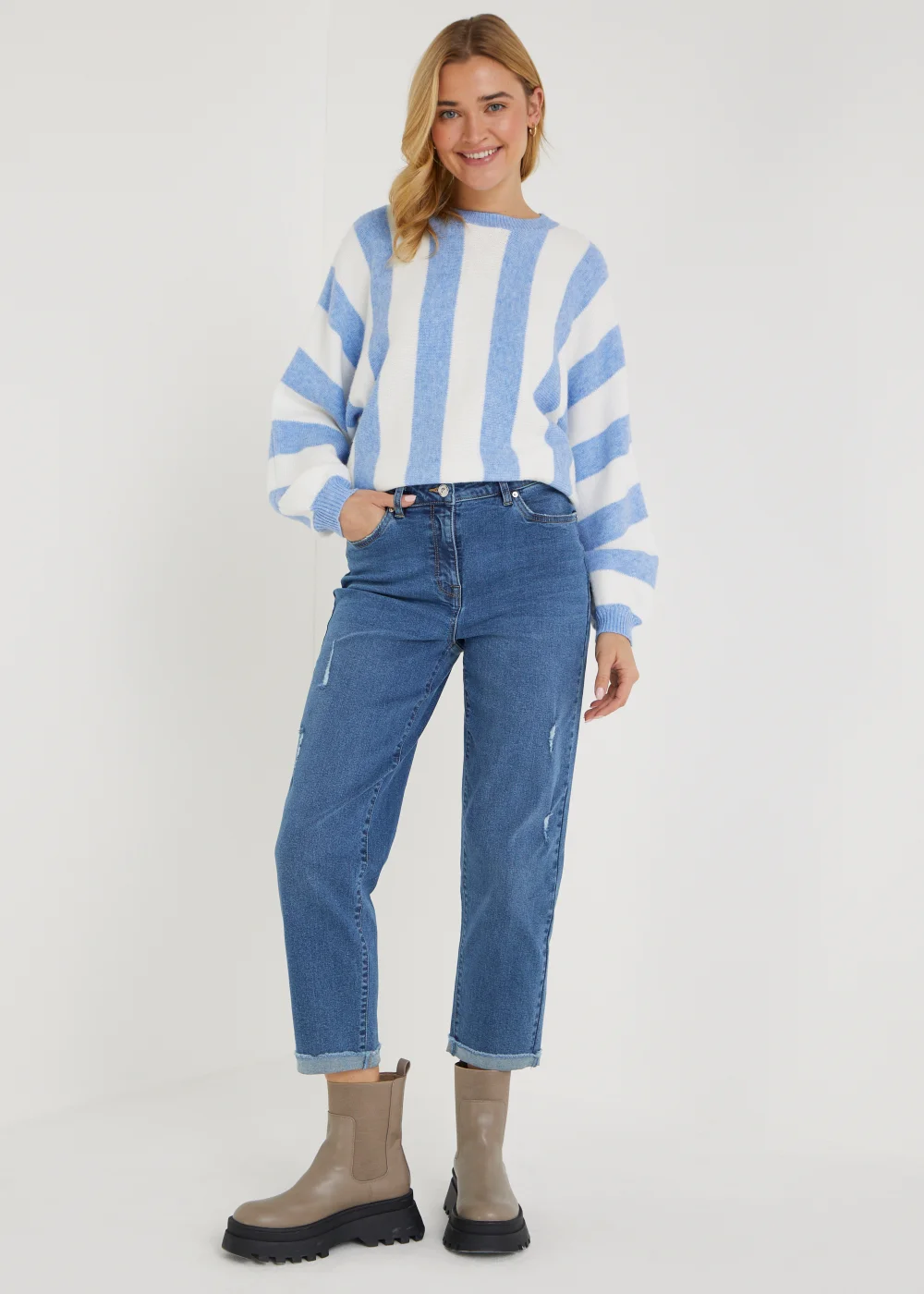 Ava Mid Wash Ripped Mom Jeans - Size 08 29 leg Image 1