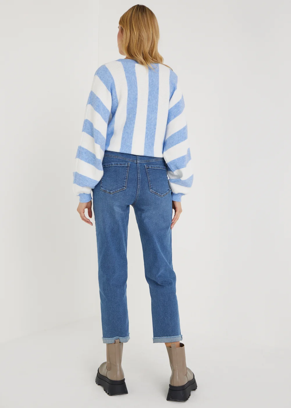 Ava Mid Wash Ripped Mom Jeans - Size 08 29 leg Image 4