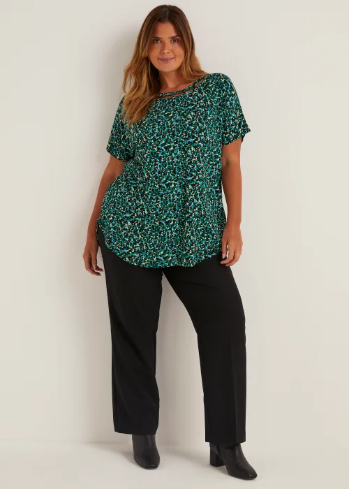 Papaya Curve Green Metal Trim V-Neck Top - Size 18 Image 3