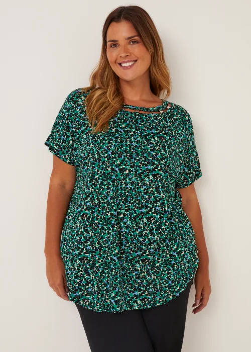 Papaya Curve Green Metal Trim V-Neck Top - Size 18 Image 1