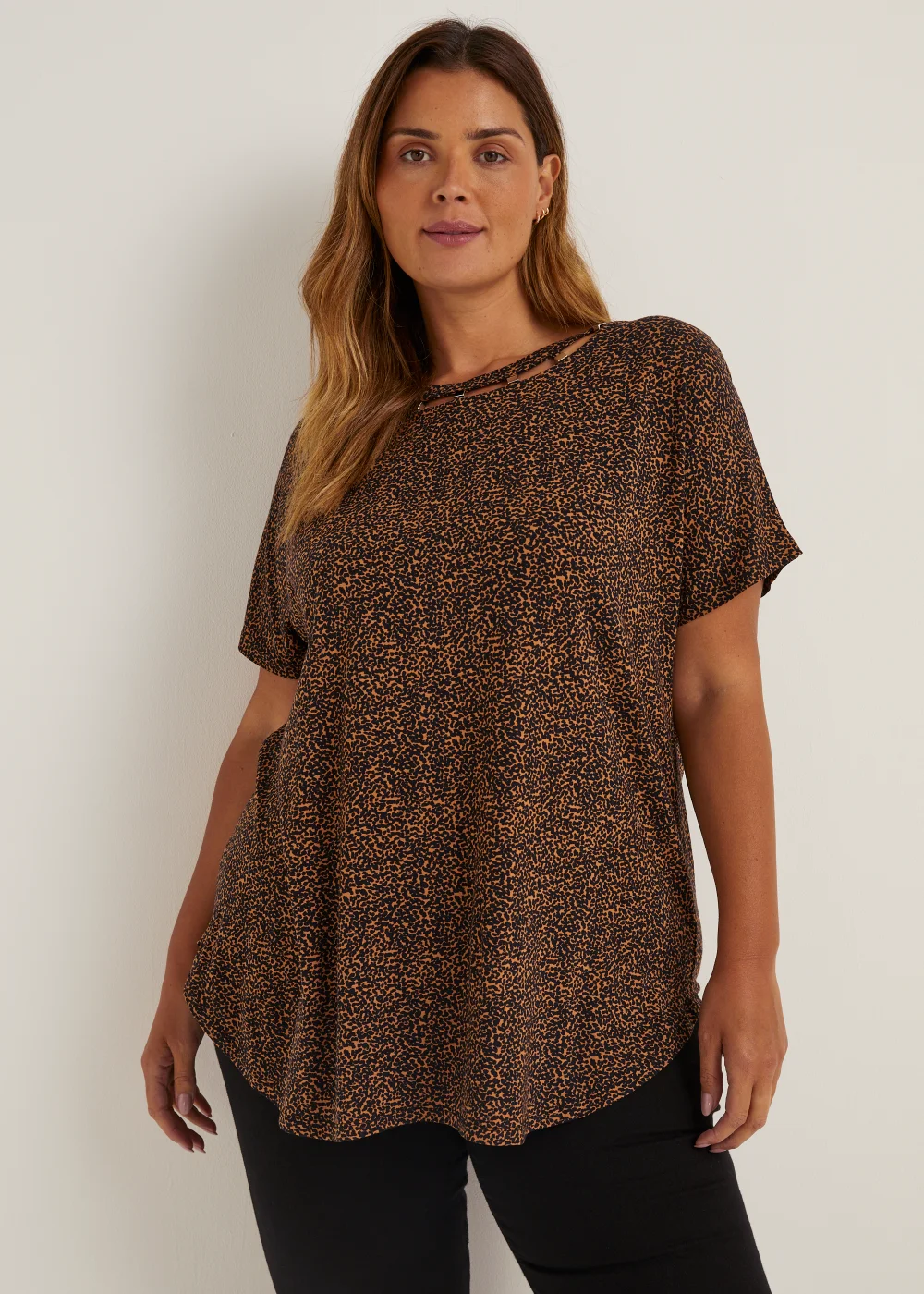 Papaya Curve Brown Metal Trim V-Neck Top - Size 18 Image 1