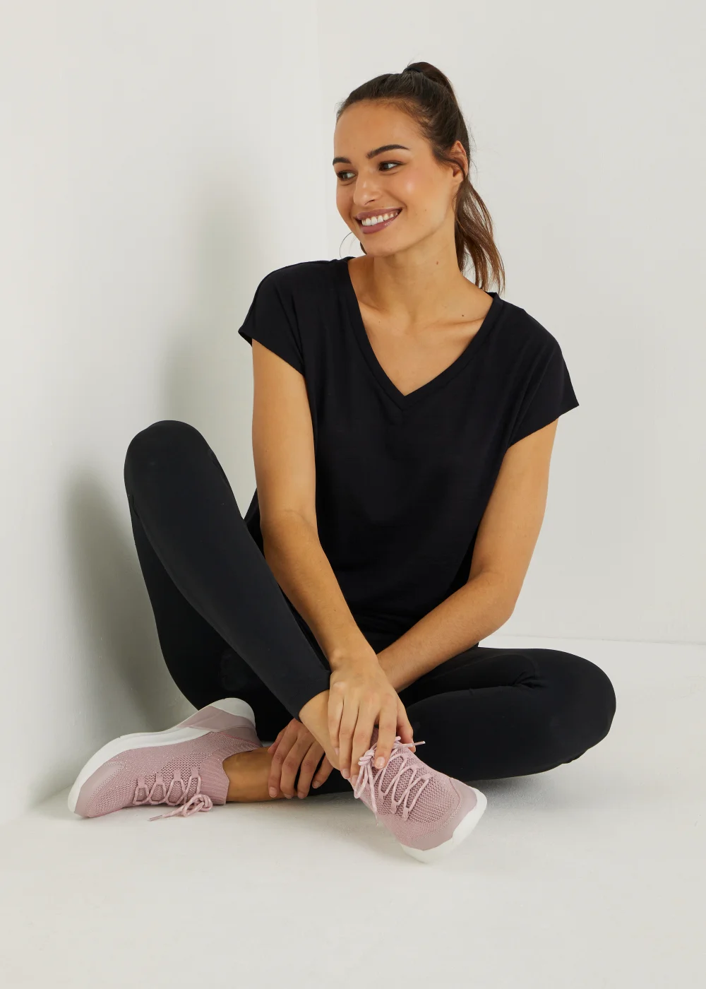 Souluxe Black V-Neck Textured Sports T-Shirt - S Image 5