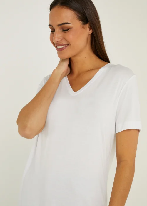 White Essential V-Neck T-Shirt - Size 8 Image 2