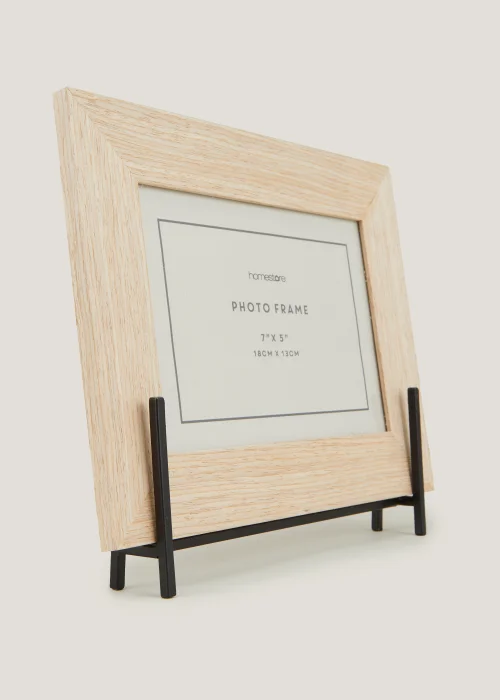 Oak Photo Frame On Black Stand (5x7in) Image 2