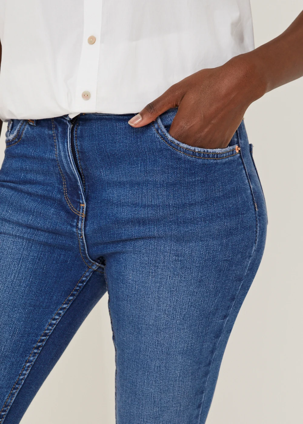 Papaya Petite April Mid Wash Skinny Jeans - Size 6 Image 5