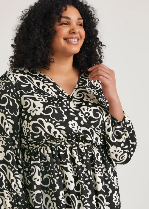 Papaya Curve Black & White Print Wrap Satin Blouse - 18 Image 4