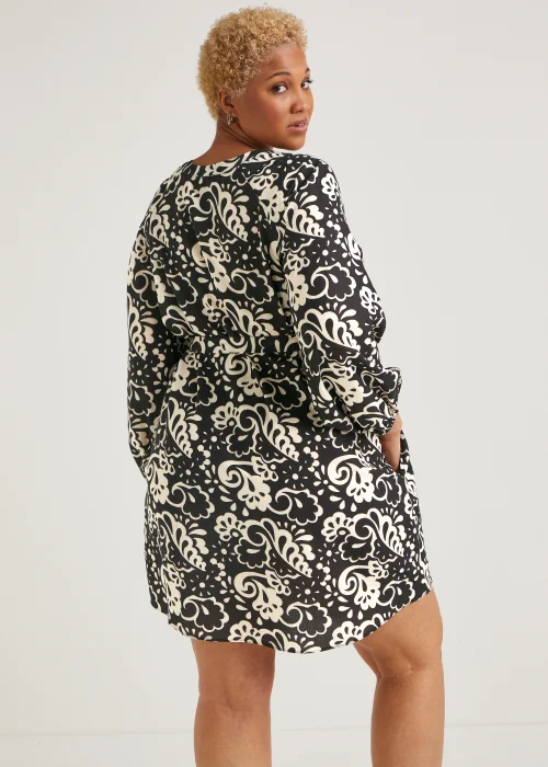 Papaya Curve Black & White Print Belted Shirt Dress - 18 Image 5