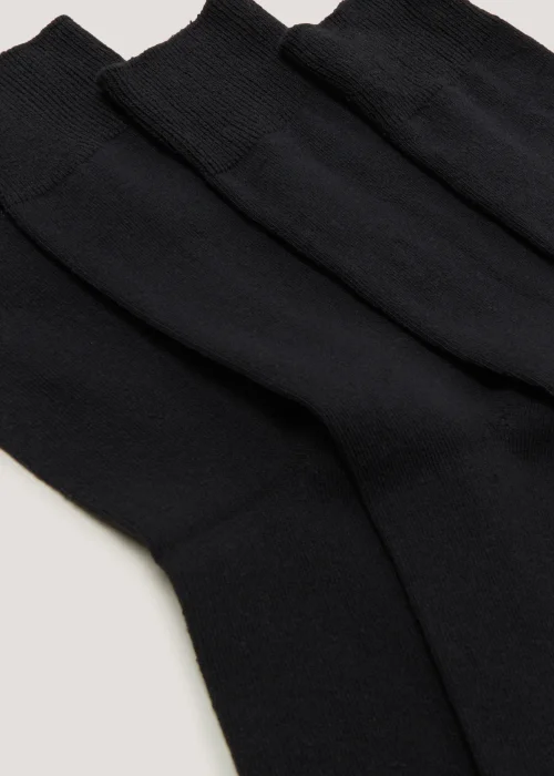 4 Pack Plain Black Socks - 6-8.5 Image 2