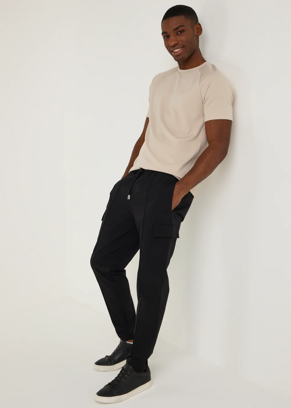 T&W Black Woven Cargo Joggers - Small Image 4