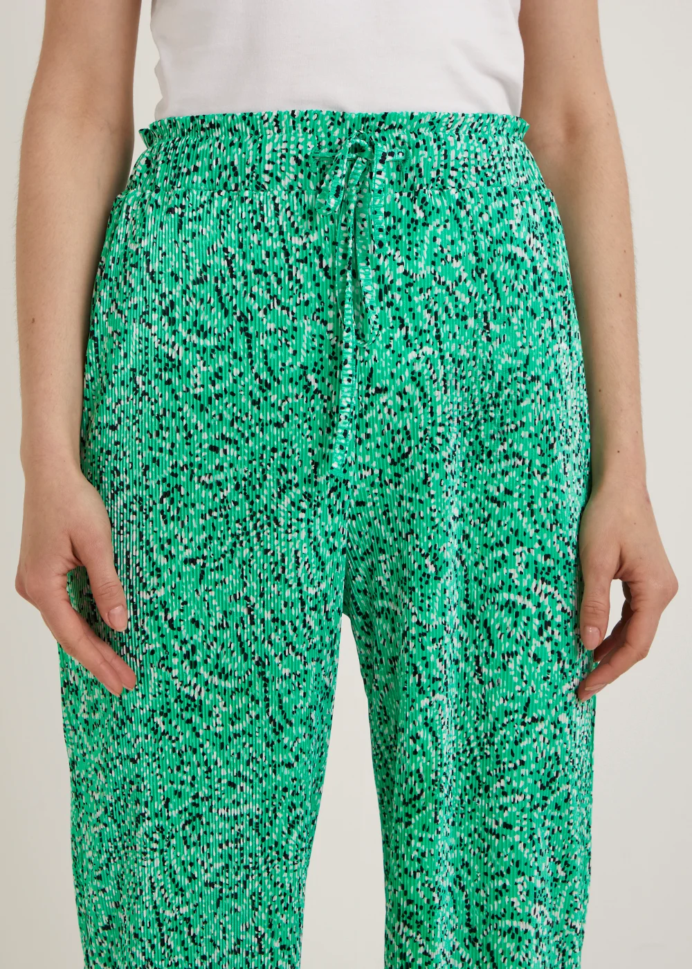 Green Spring Plisse Trousers - 8 Image 3
