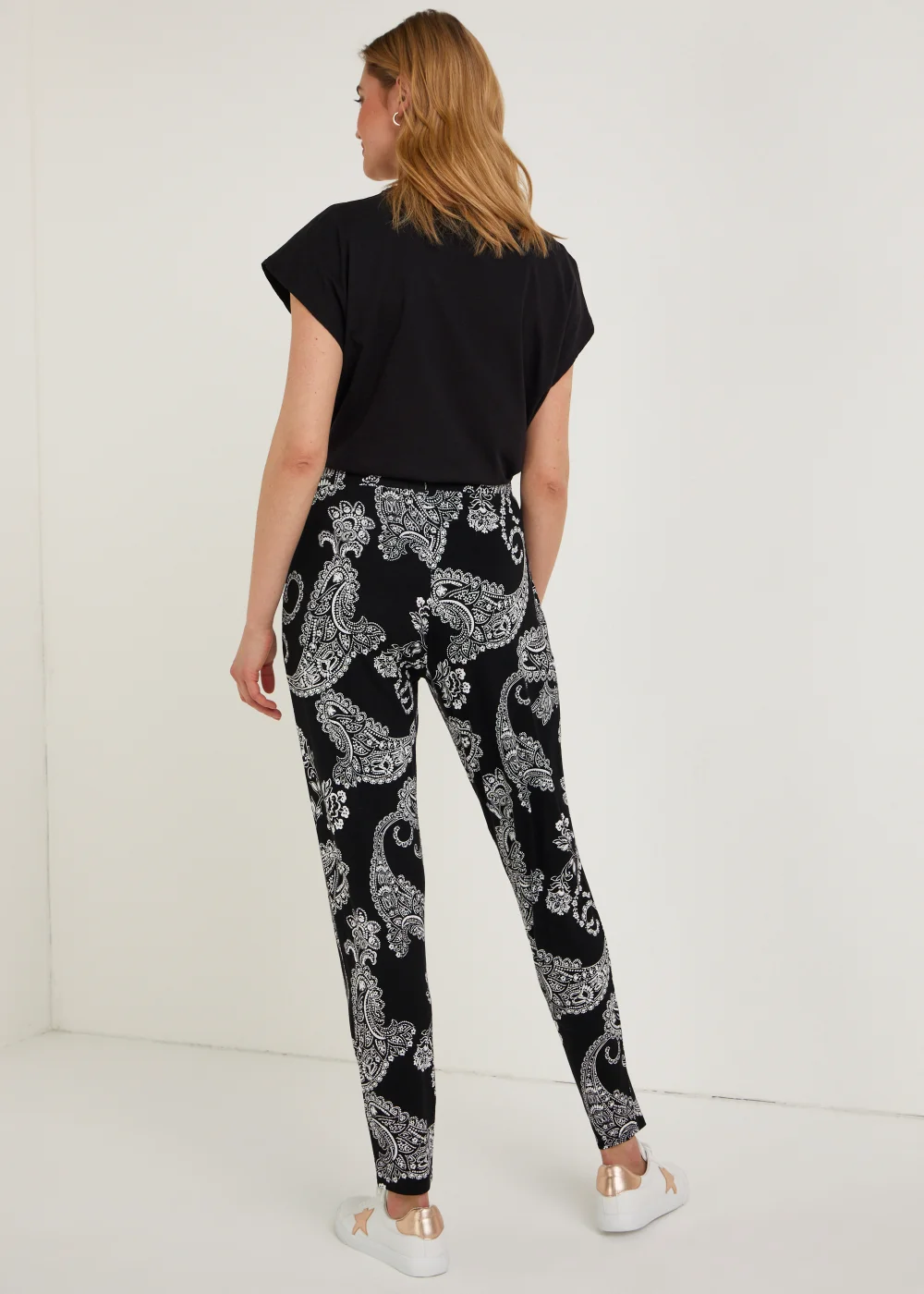 Papaya Petite Black Paisley Print Harem Leggings - Size 6 Image 3