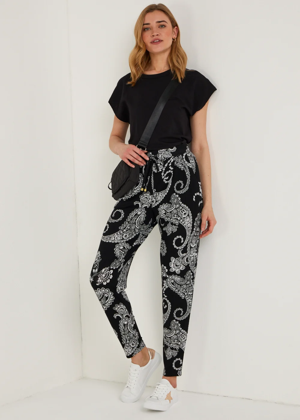 Papaya Petite Black Paisley Print Harem Leggings - Size 6 Image 1