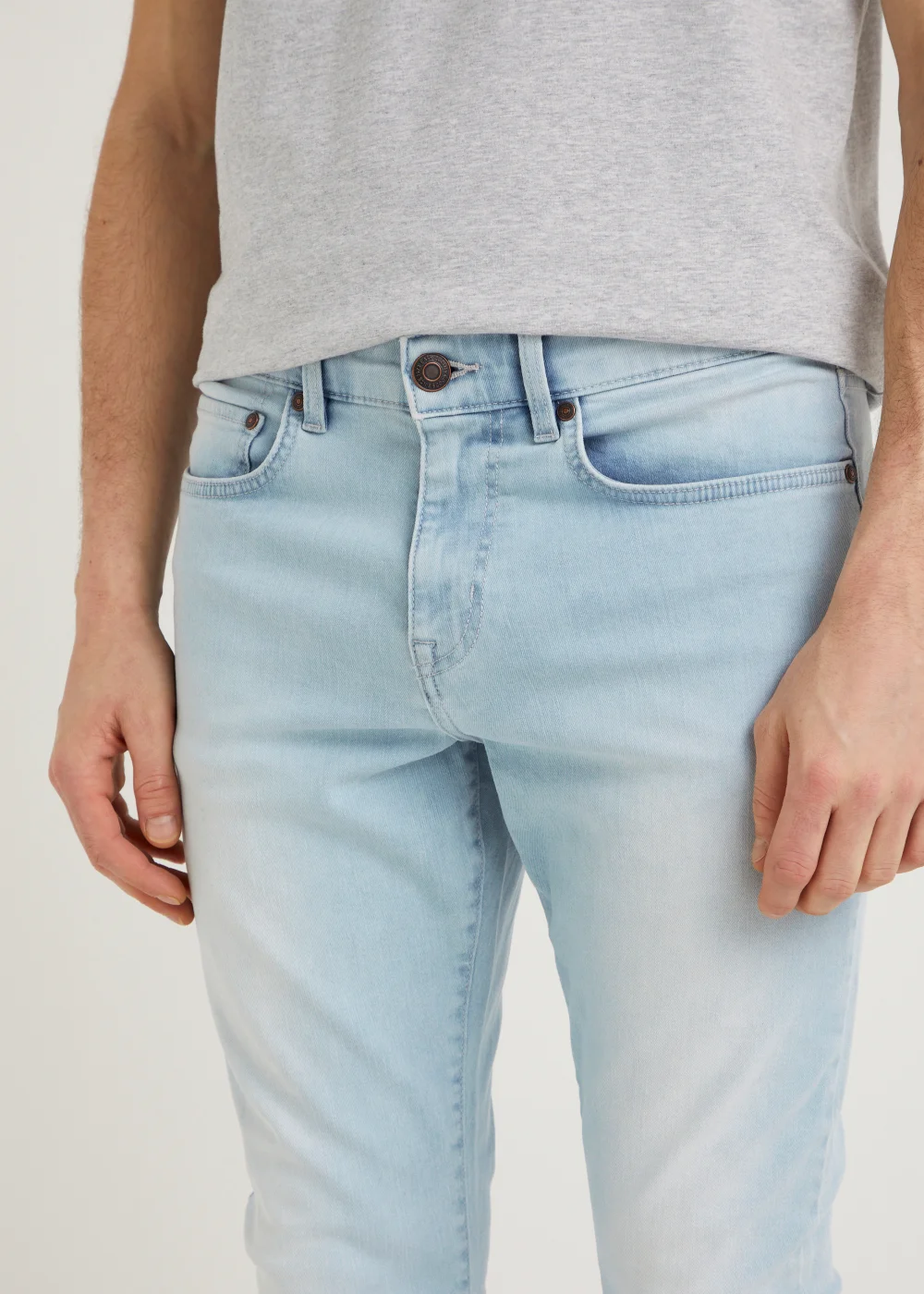 Light Wash Skinny Jeans - 30 R Image 3