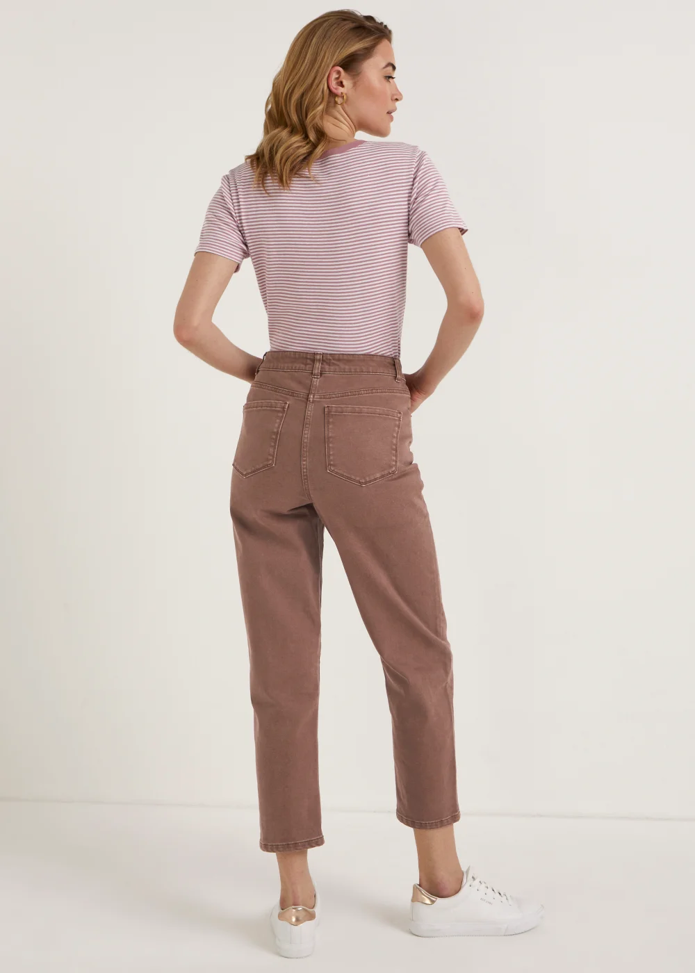 Ava Brown Mom Jeans - Size 08 29 leg Image 2