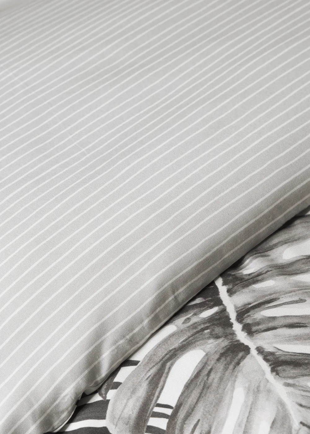 Monochrome Palm Print Reversible Duvet Cover - Single Image 3