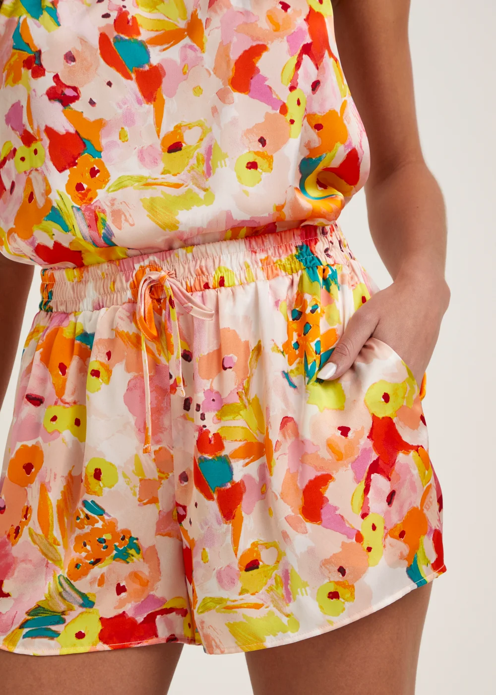 Be Beau Multicoloured Floral Satin Shorts - 8 Image 3
