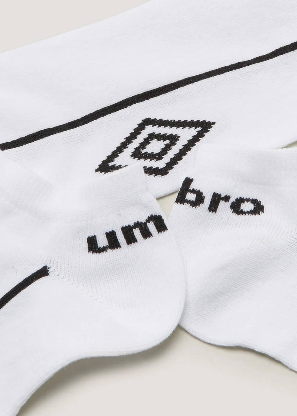 Umbro 5 Pack White Trainer Socks - 6-8.5 Image 2