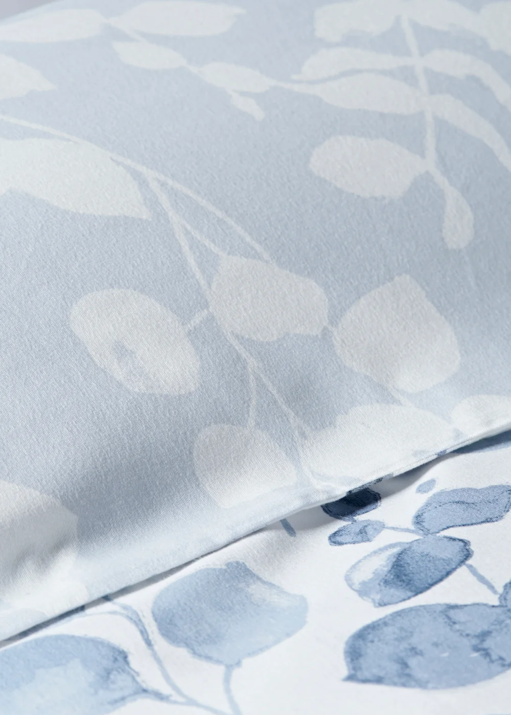 Blue Leaf Reversible Duvet Cover - Single Image 3