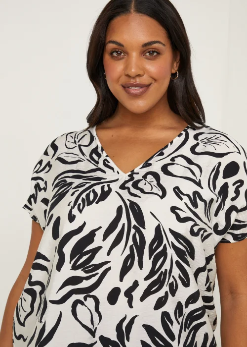 Papaya Curve Black & White Kaftan Top - Size 18 Image 3