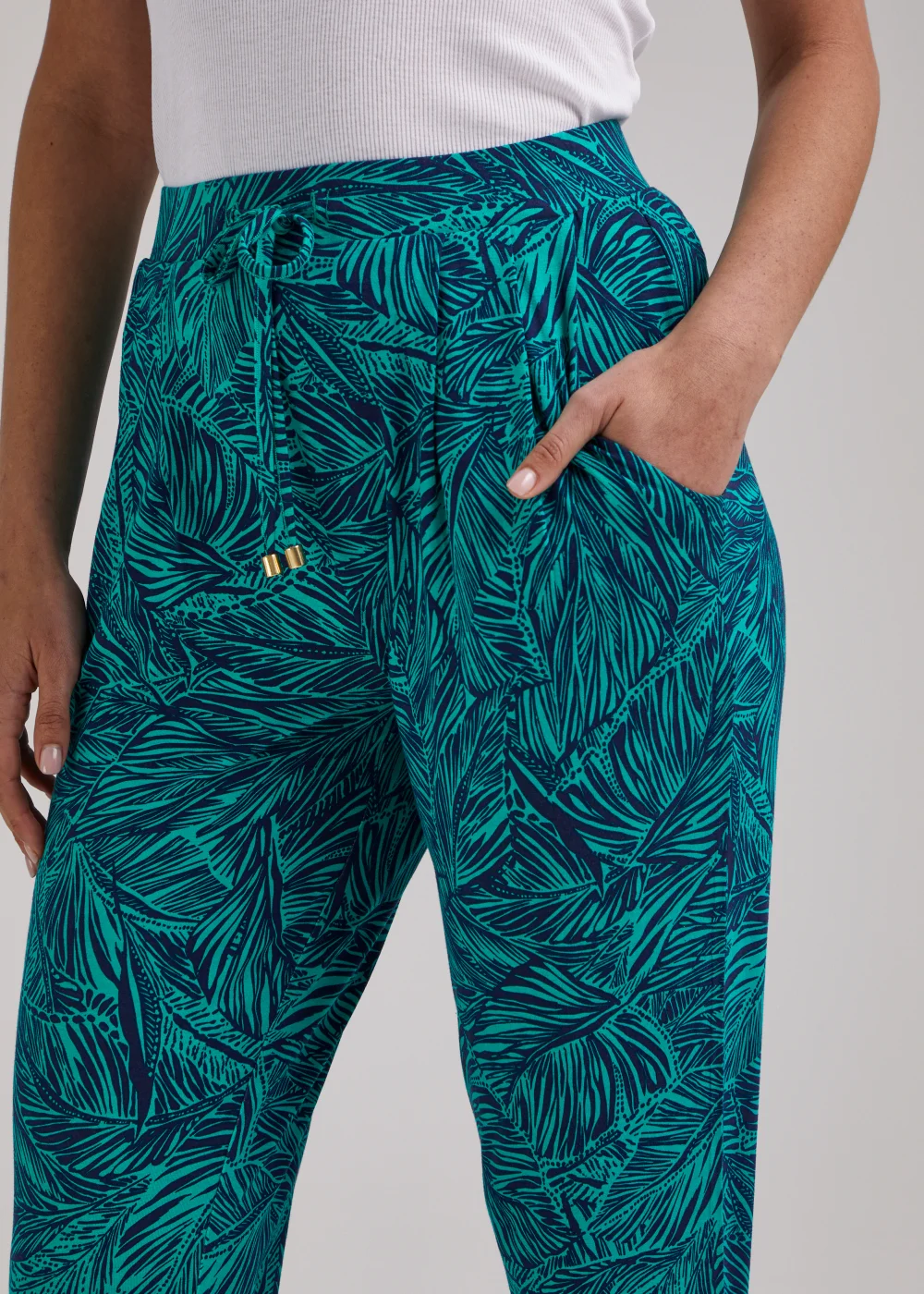 Green Palm Print Harem Leggings - 8 Image 3