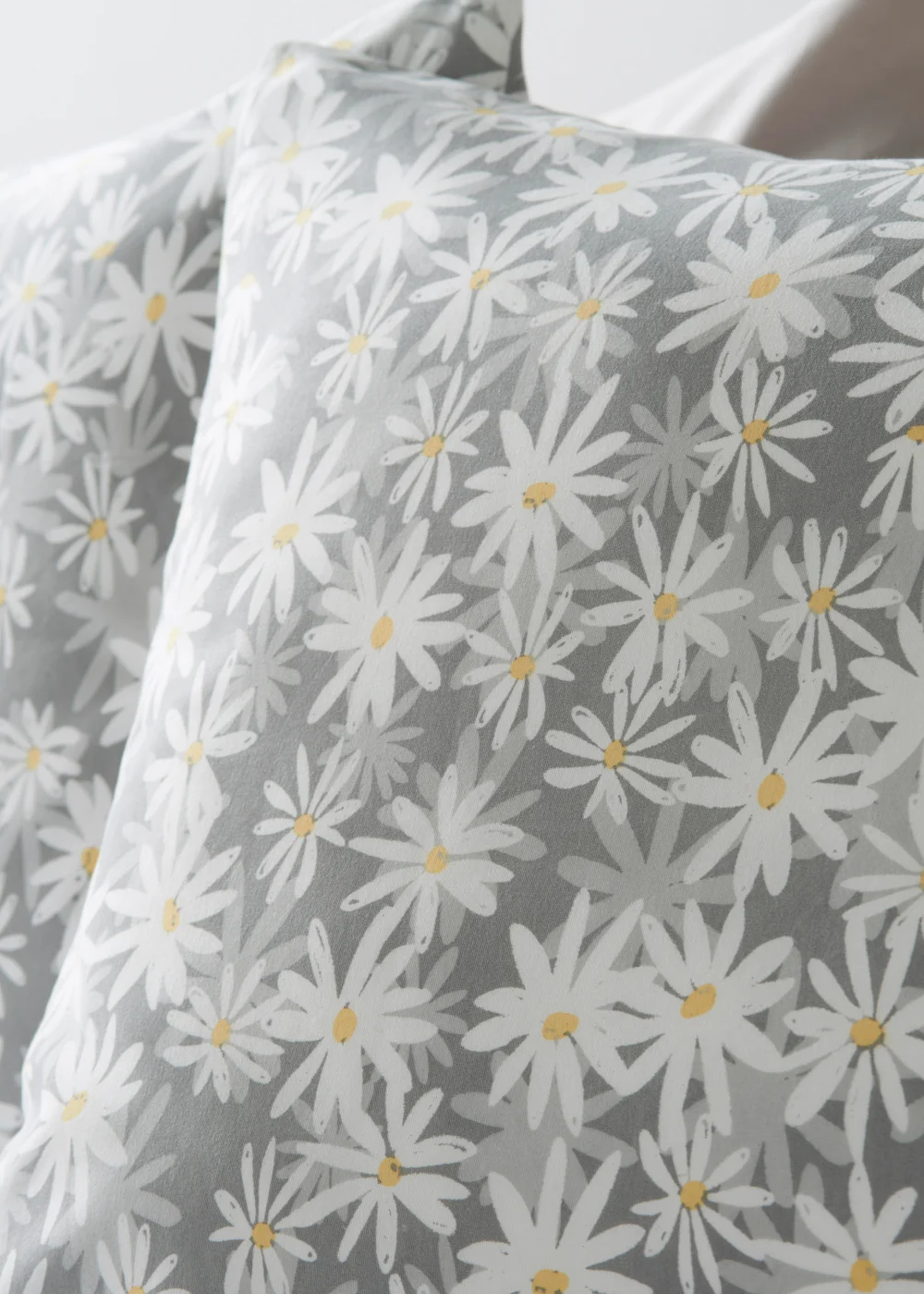 Grey Daisy Duvet Cover - Single Image 2