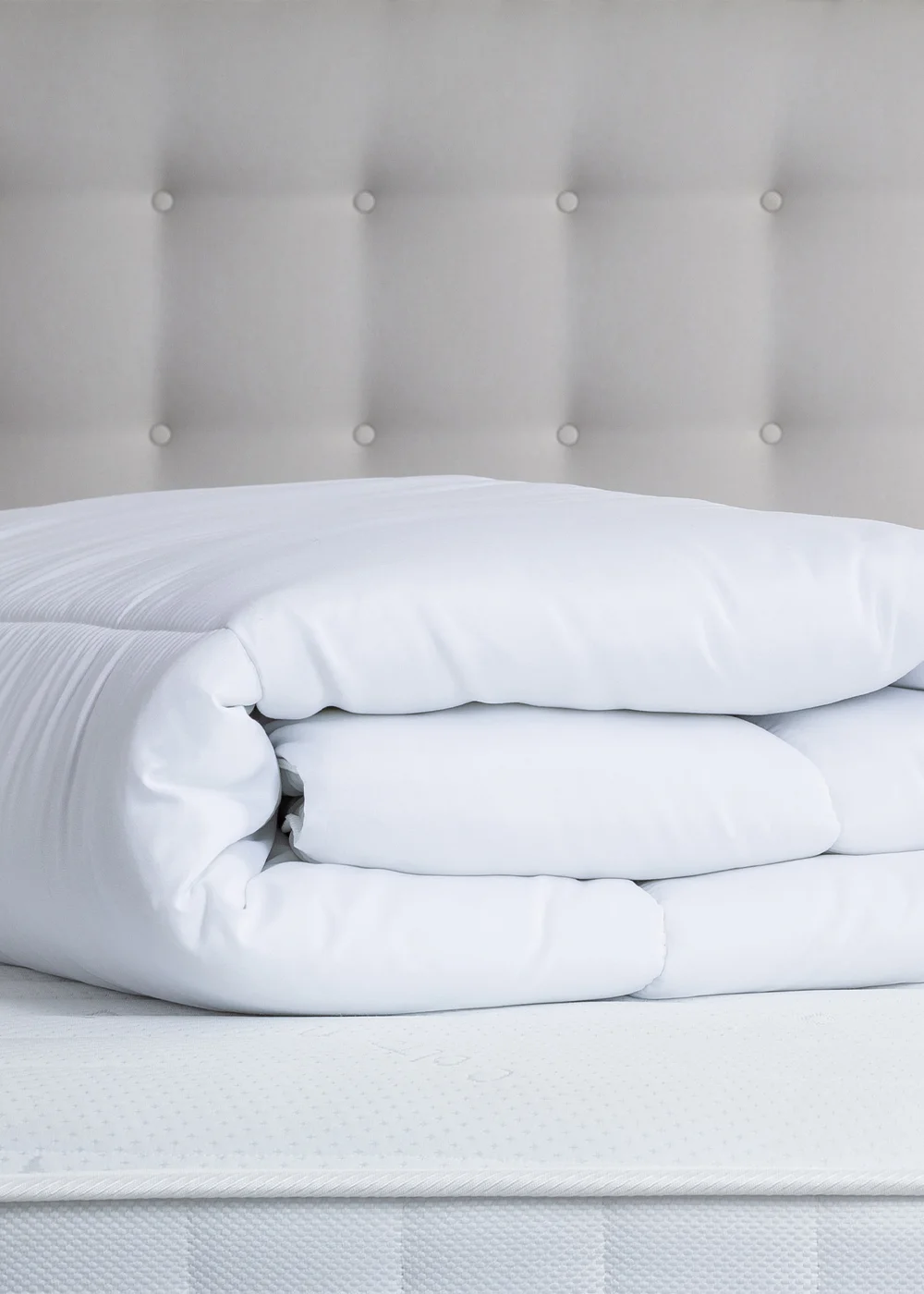 Slumberdown Cool Summer Nights Duvet (4.5 Tog) - Single Image 4