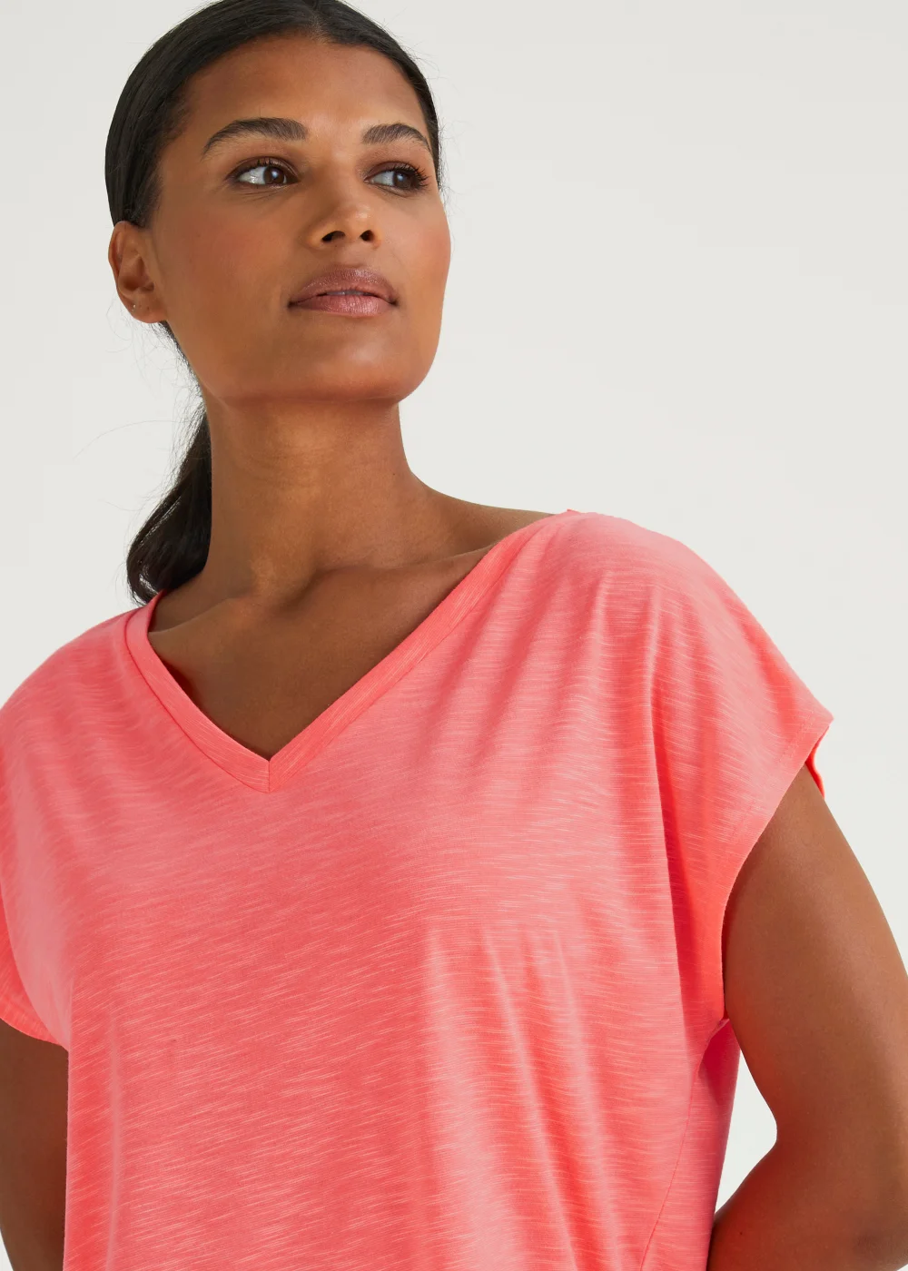 Souluxe Coral V-Neck Textured Sports T-Shirt - Small Image 3