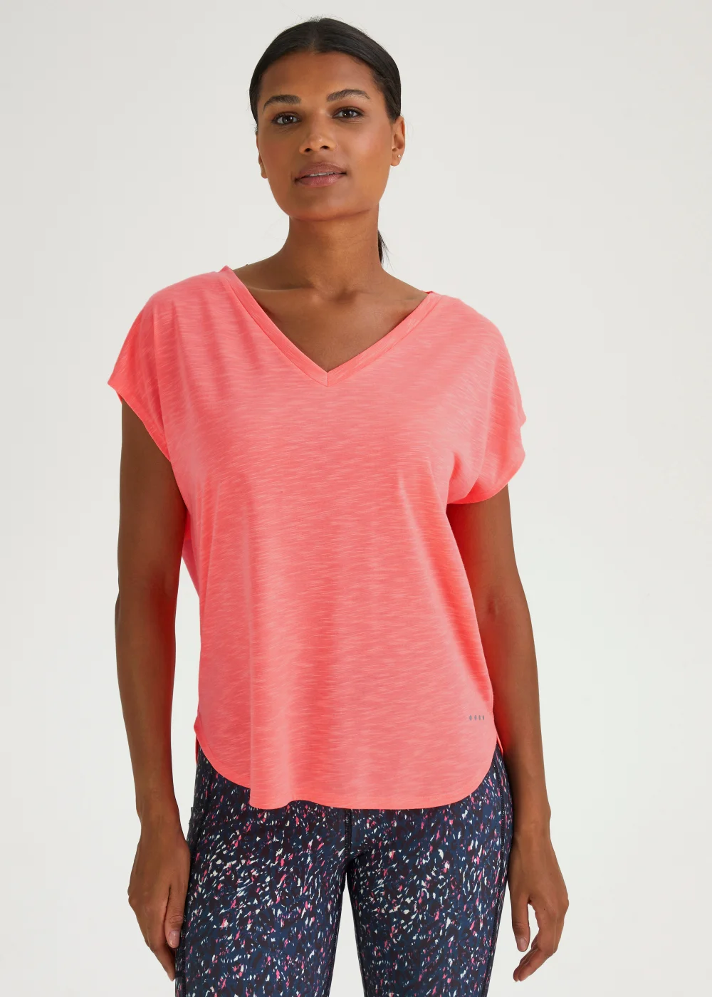 Souluxe Coral V-Neck Textured Sports T-Shirt - Small Image 1