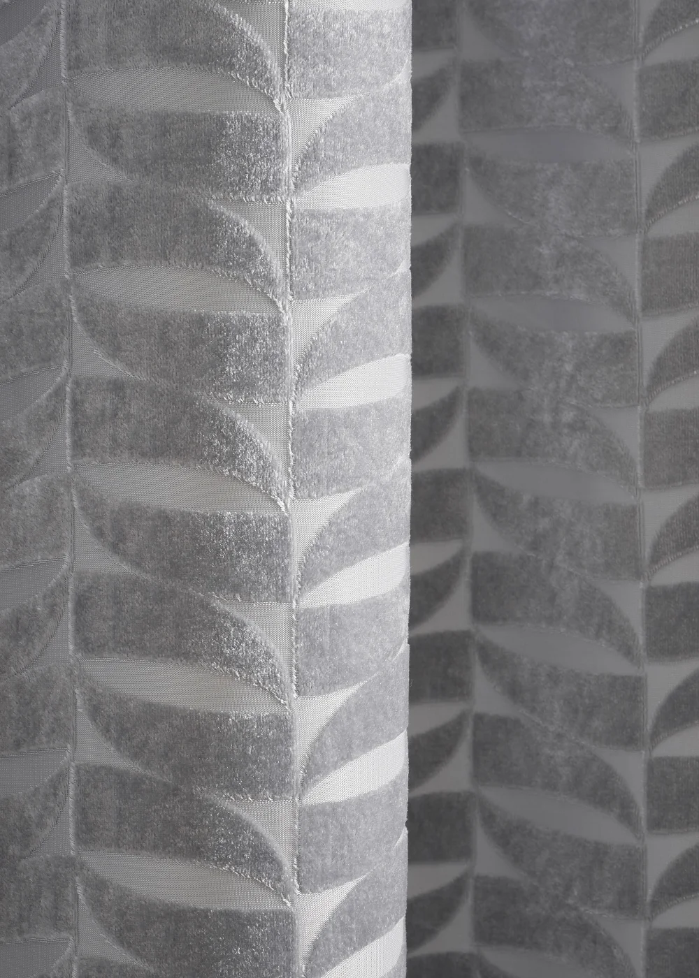 Curtina Kendal Silver Eyelet Curtains - 46W X 54D (116x137cm) Image 3