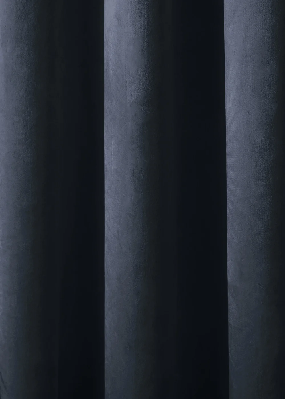 Laurence Llewelyn-Bowen Montrose Velvet Blackout Navy Eyelet Curtains - 46W X 54D (116x137cm) Image 3