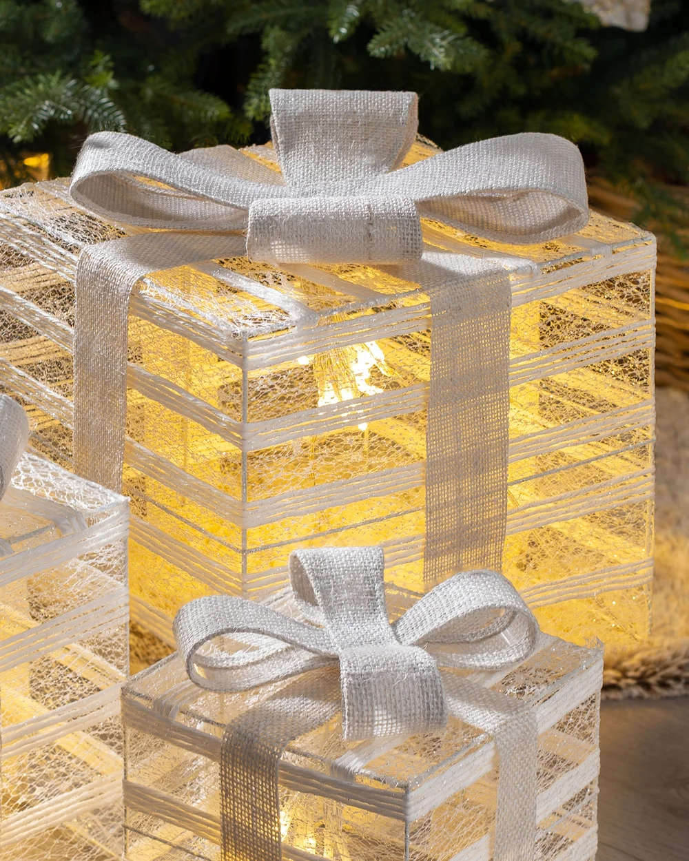 WeRChristmas White Set Of 3 Pre-Lit Christmas Gift Boxes 42 Warm White Leds 15-26 Cm - No Size Image 3